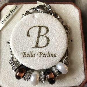 {Bella Perlina} Charm bracelet